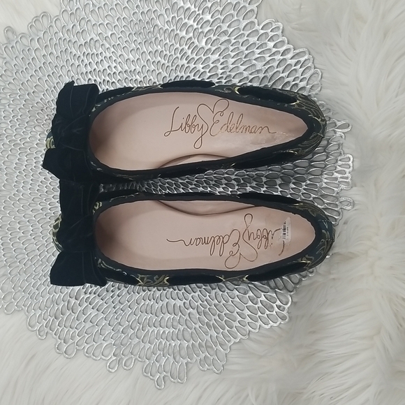 Libby Edelman Deep Blue Gold & Black Paisley Flat with Velvet Bow - Picture 1 of 7